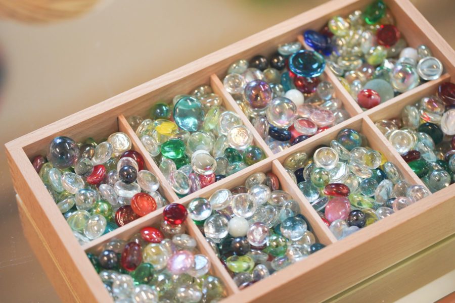 MANIPULATIVE PLAY | Loose Parts | Little learners love exploring. Manipulatives in the art studio help students distinguish between weight, height, length, shape, and size of objects as they sort. They explore patterns through sequencing, ordering, comparison, colors, and textures. At EarlystART, we believe children should learn through play!